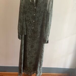 Robbie Bee Dark Green Floral Long Sleeve Dress